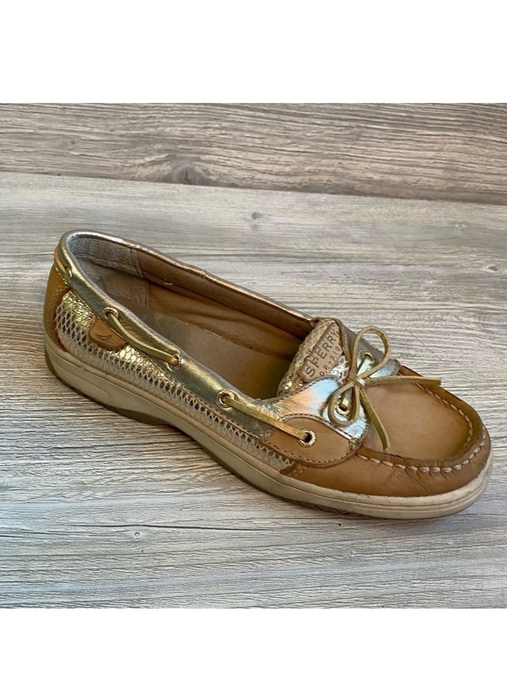 Sperry Top-Sider angelfish classic leather boat shoe with gold size 5.5